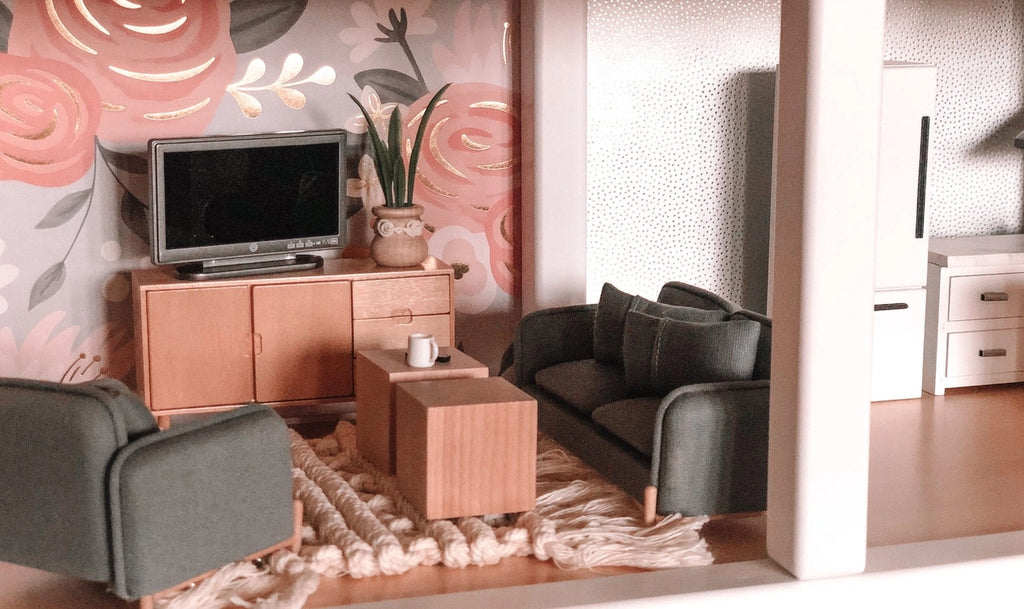 DOLLHOUSE FLAT SCREEN TV + REMOTE