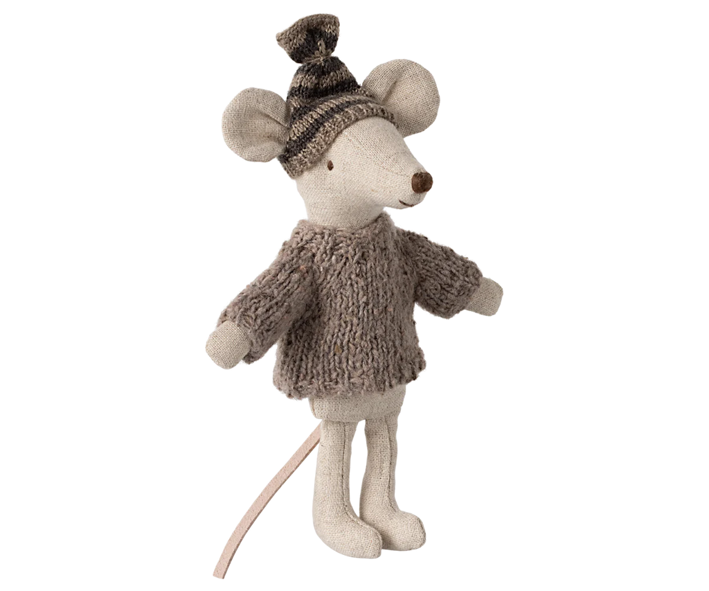 Knitted sweater and hat, Big brother mouse