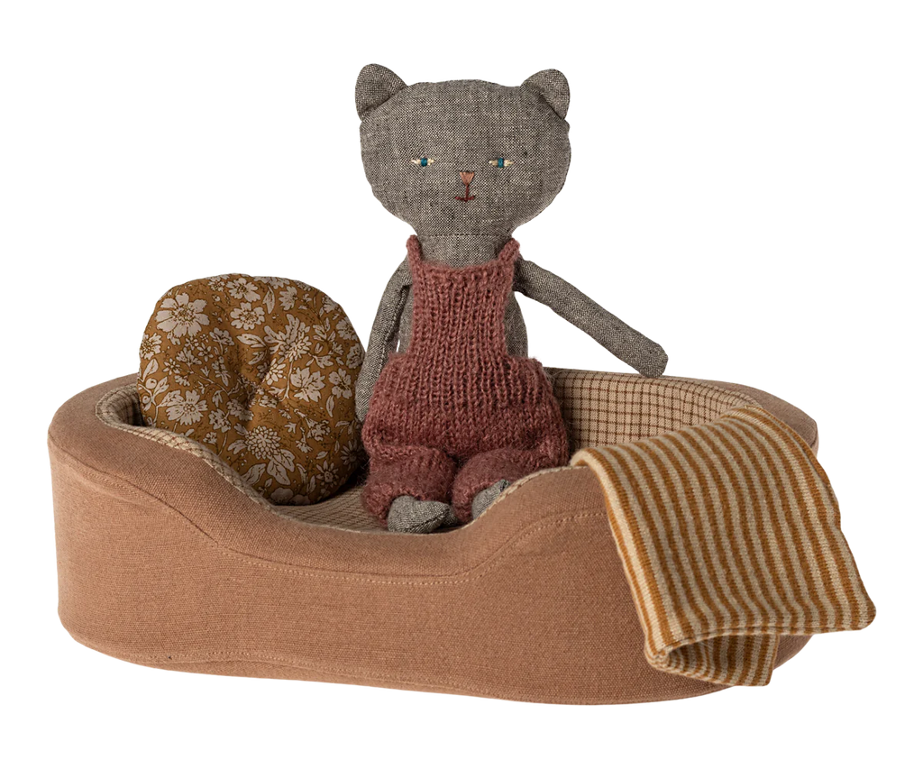 Cozy Kitten Basket, Small