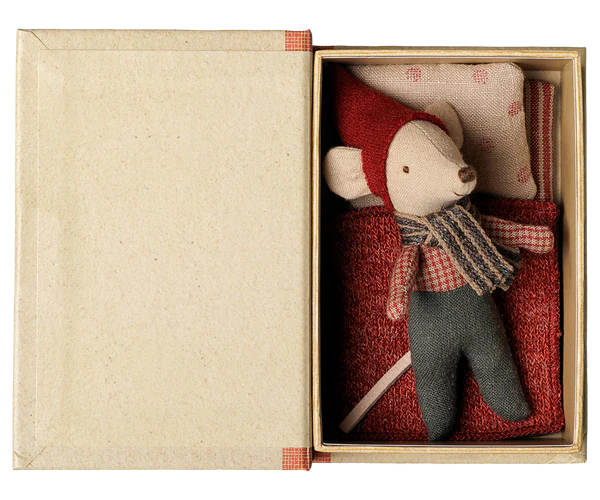 Christmas Mouse, Baby In book