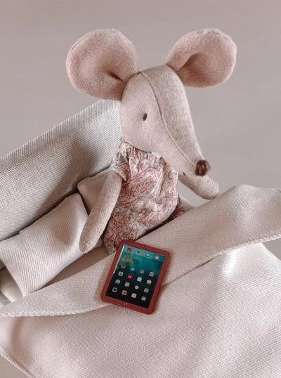 DOLLHOUSE MM TABLET