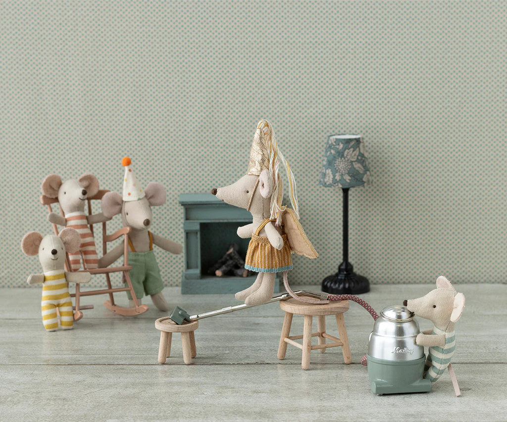 Fairy Clothes In Suitcase, Little Sister Mouse