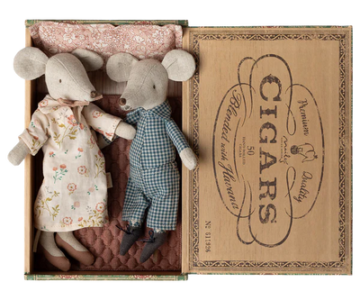 Grandma And Grandpa Mice In Cigarbox - 2026