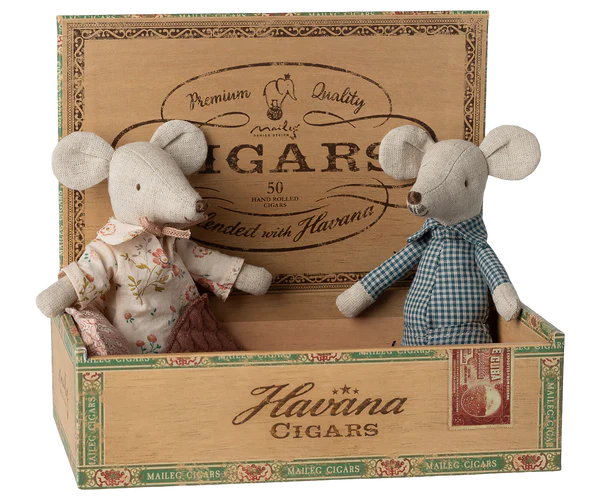 Grandma And Grandpa Mice In Cigarbox - 2026