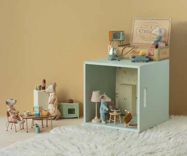 Grandma And Grandpa Mice In Cigarbox - 2026