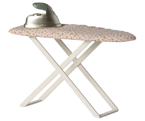 Iron and ironing board, Mouse
