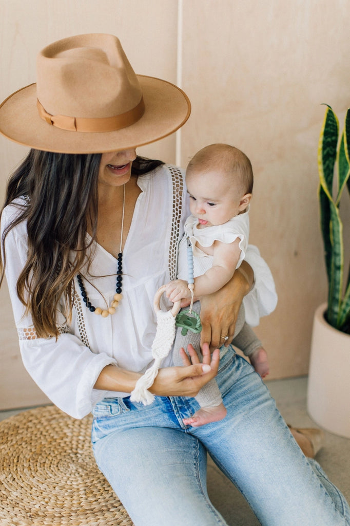 LUNA MACRAME TEETHER