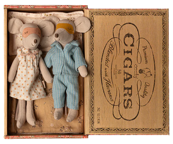 Mum & Dad In Cigarbox 2026