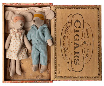 Mum & Dad In Cigarbox 2026