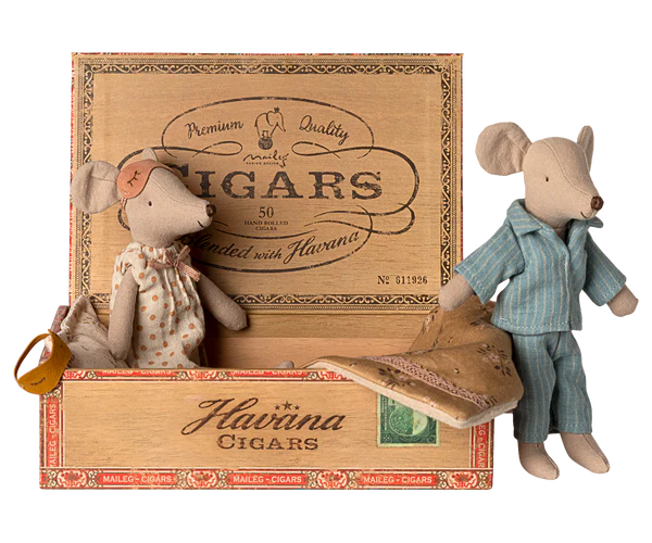 Mum & Dad In Cigarbox 2026