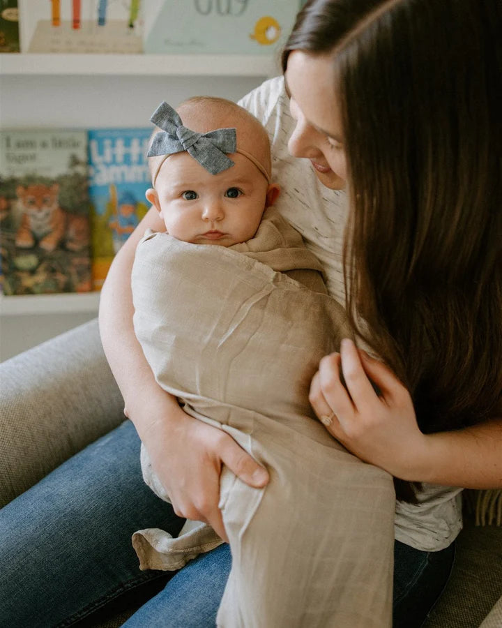 DELUXE MUSLIN SWADDLE - OATMEAL