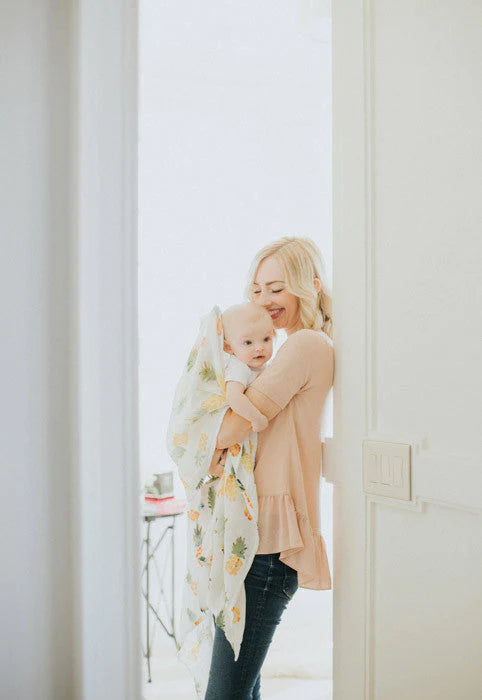 DELUXE MUSLIN SWADDLE BLANKET - PINEAPPLE