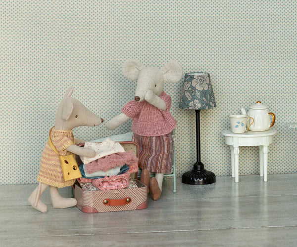 Suitcase, Micro