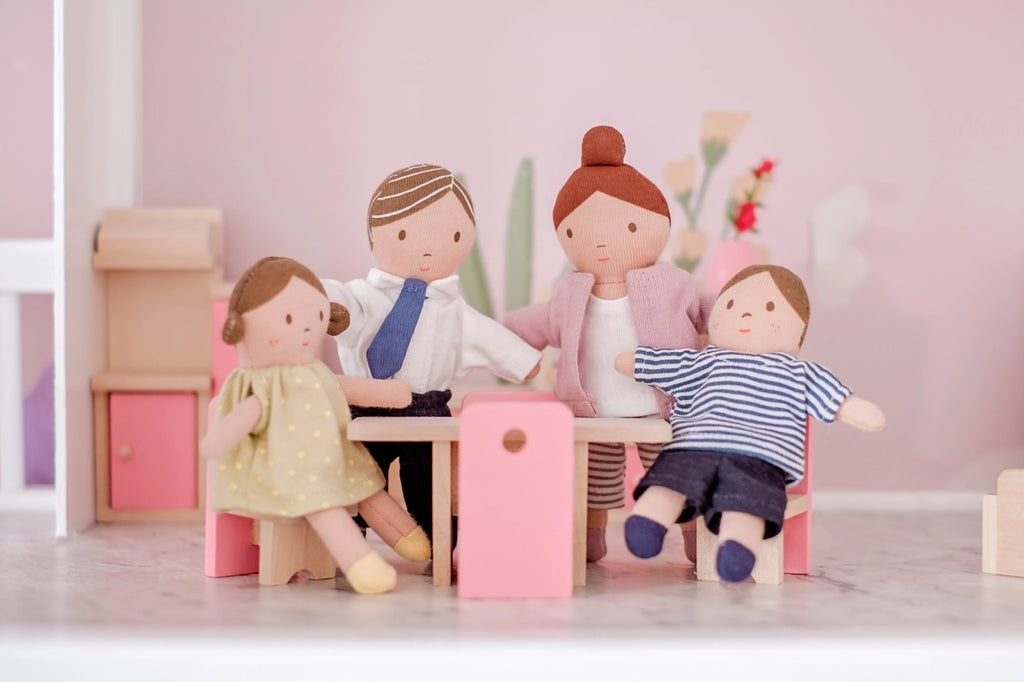 TINY DOLL FAMILY