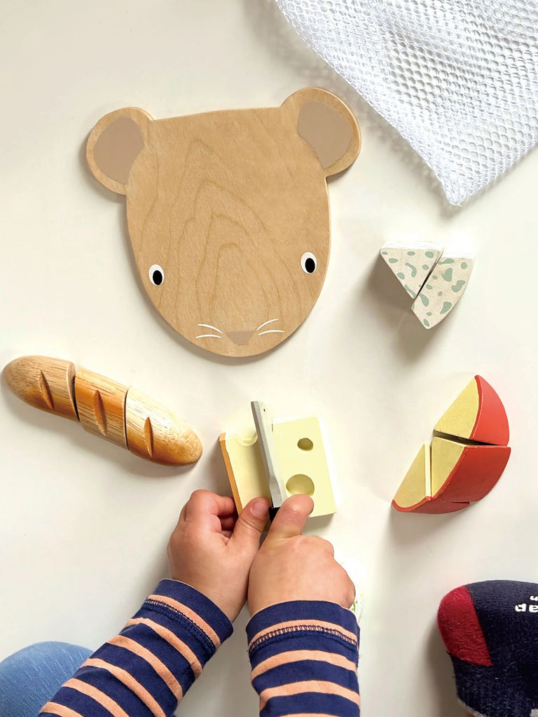 CHEESE CHOPPING BOARD