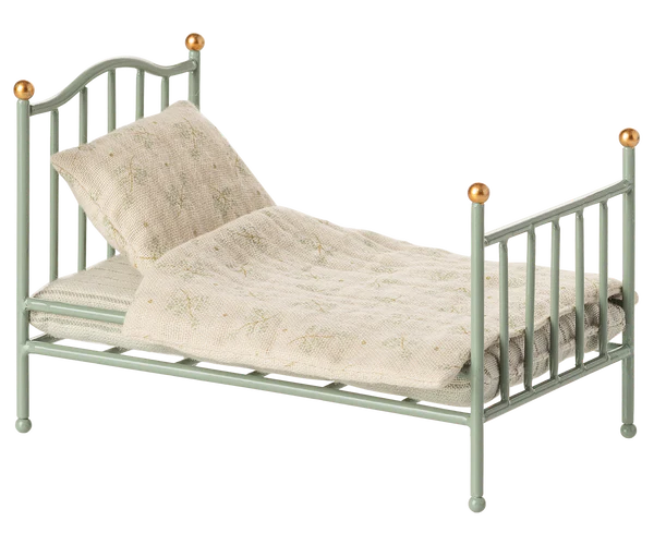 Vintage Single Bed - Mouse