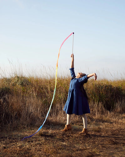 RAINBOW SILK & WOOD STREAMER WAND