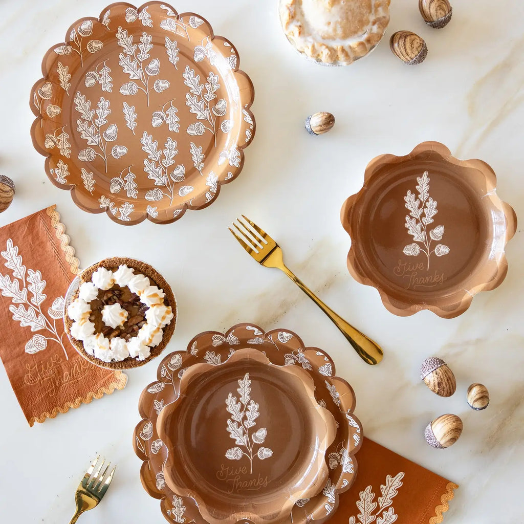 Scalloped Circle Paper Plates