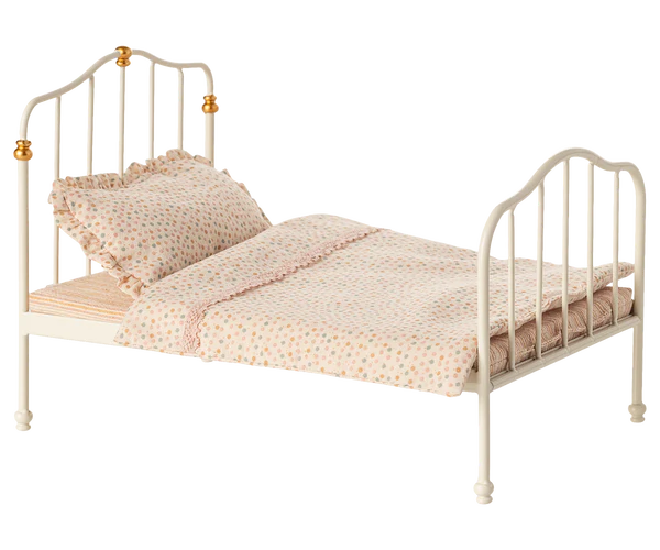 Vintage Bed - Mouse