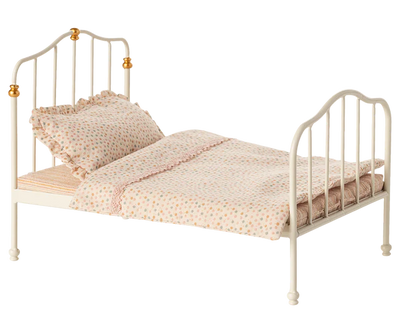 Vintage Bed - Mouse