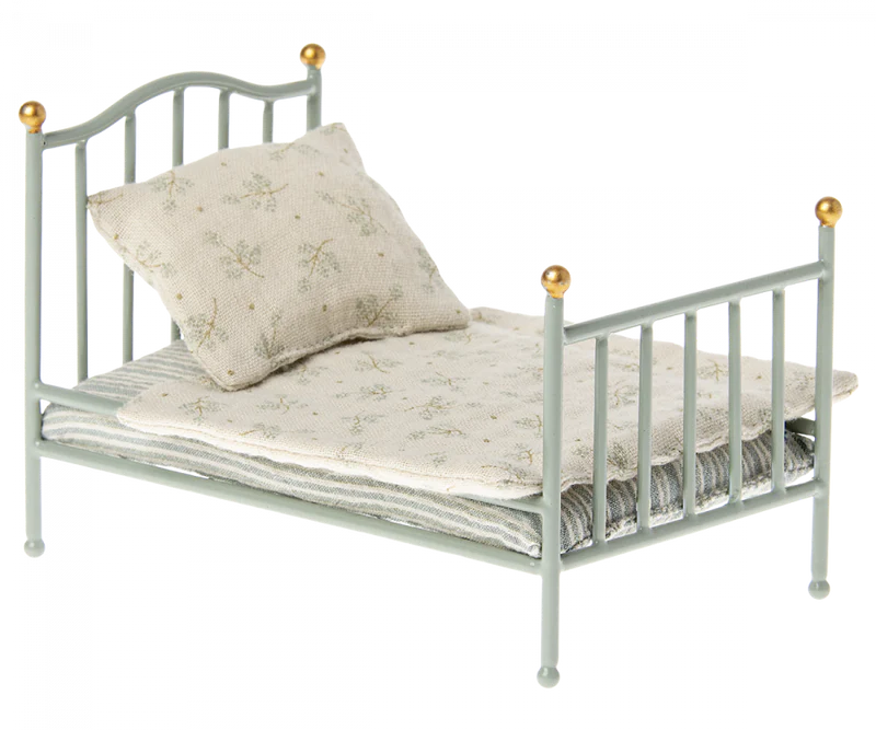 VINTAGE BED FOR MOUSE