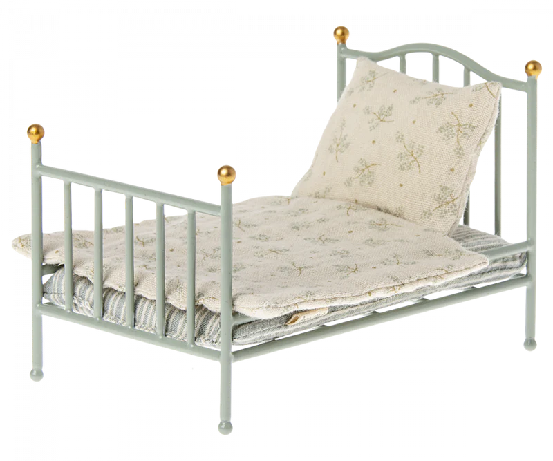 VINTAGE BED FOR MOUSE