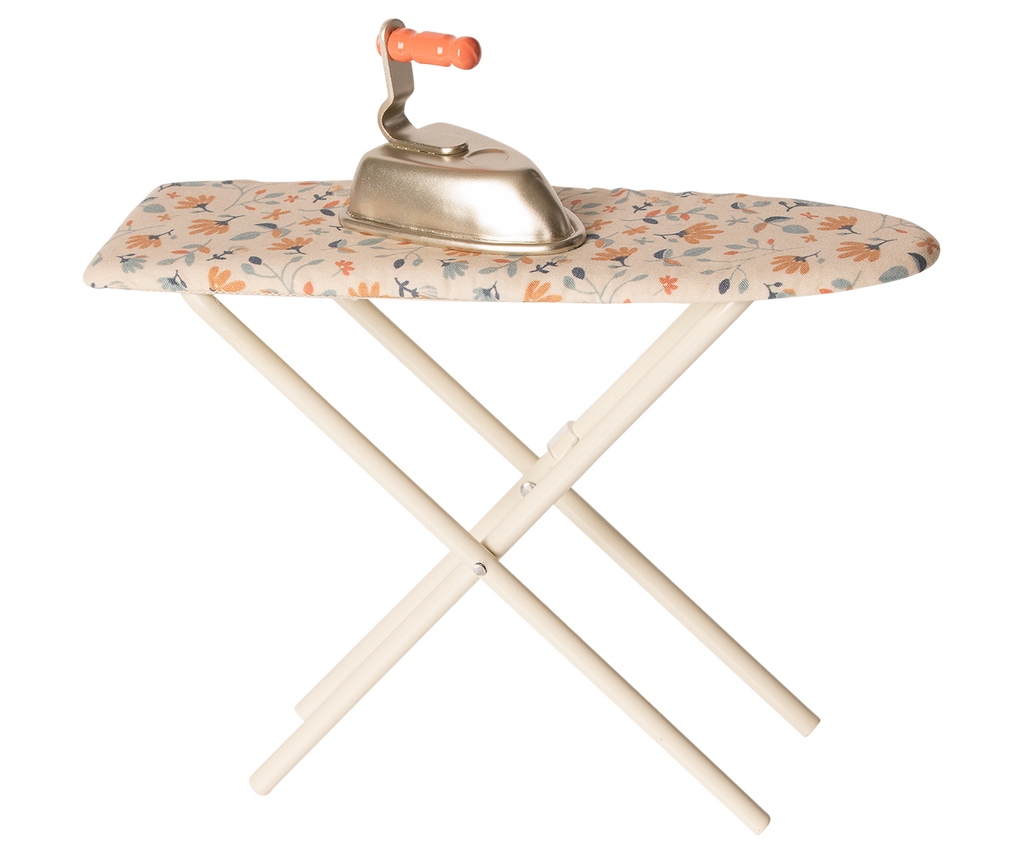 IRON & IRONING BOARD