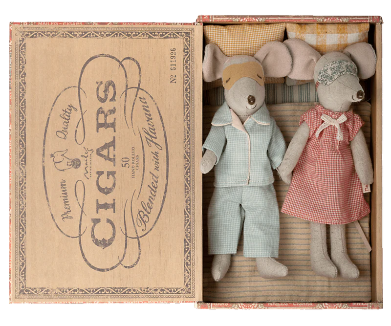 MUM & DAD MICE IN CIGAR BOX
