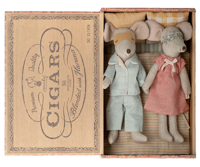 MUM & DAD MICE IN CIGAR BOX