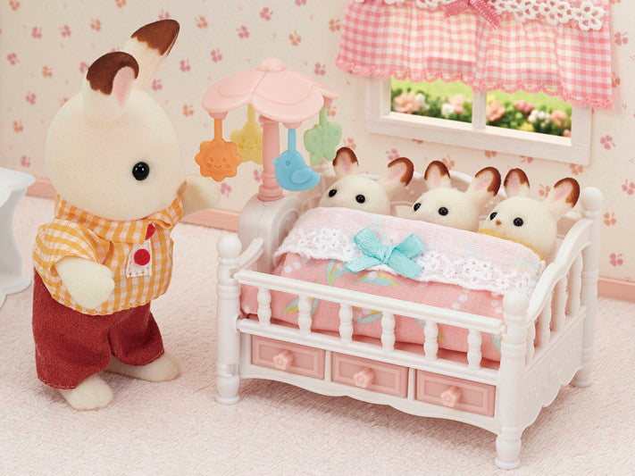 CRIB WITH MOBILE