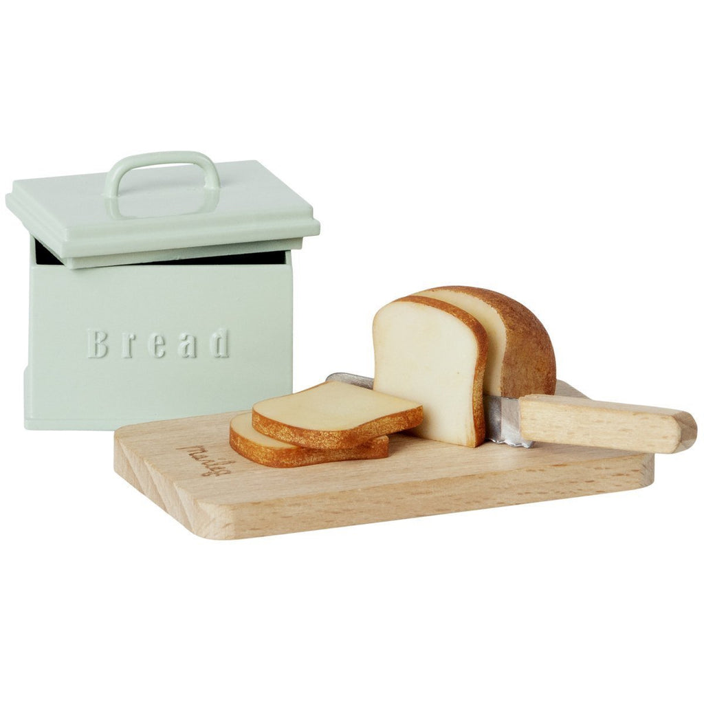BREAD BOX WITH CUTTING BOARD AND KNIFE