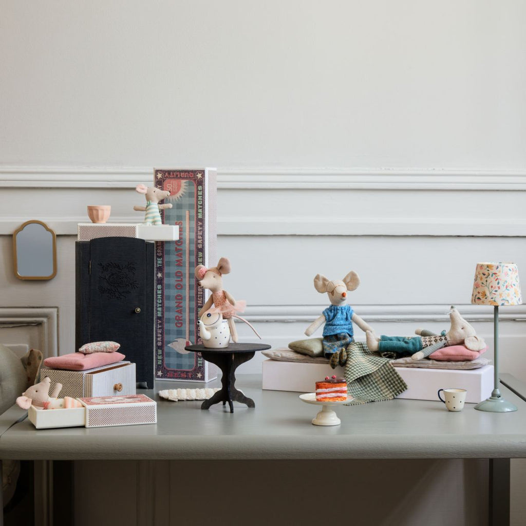 MINIATURE COFFEE TABLE