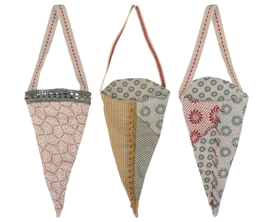 CORNET ORNAMENTS