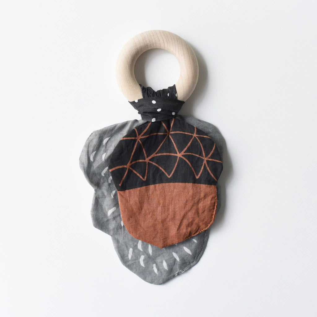 CRINKLE TEETHER - ACORN
