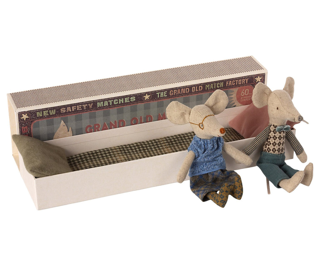 GRANDMA & GRANDPA MOUSE IN MATCHBOX