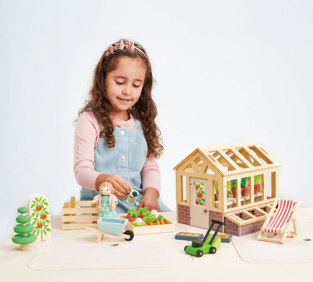 GREEN HOUSE AND GARDEN WOODEN TOY SET