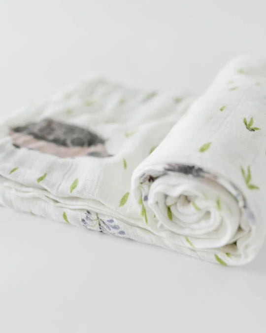 DELUXE MUSLIN SWADDLE - HEDGEHOG