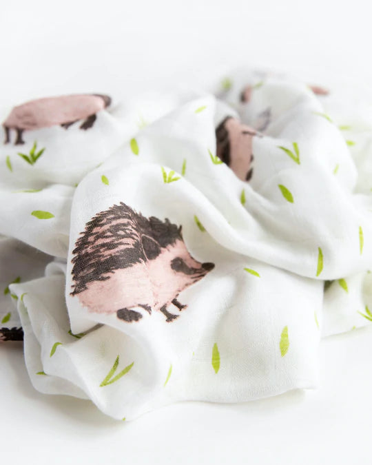 DELUXE MUSLIN SWADDLE - HEDGEHOG