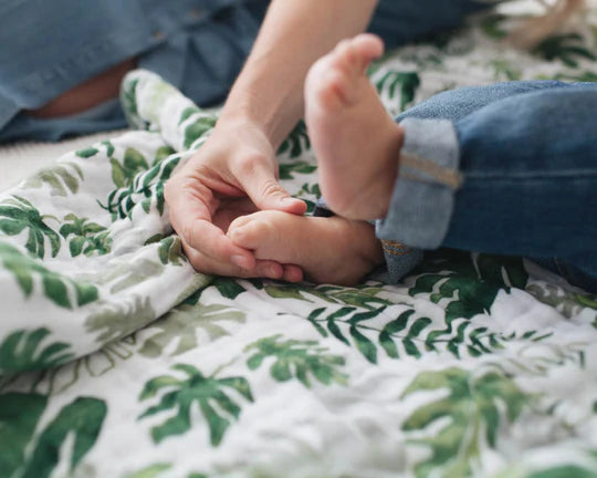 COTTON MUSLIN SWADDLE BLANKET - TROPICAL LEAF