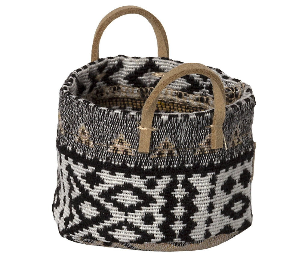 MINIATURE BASKET