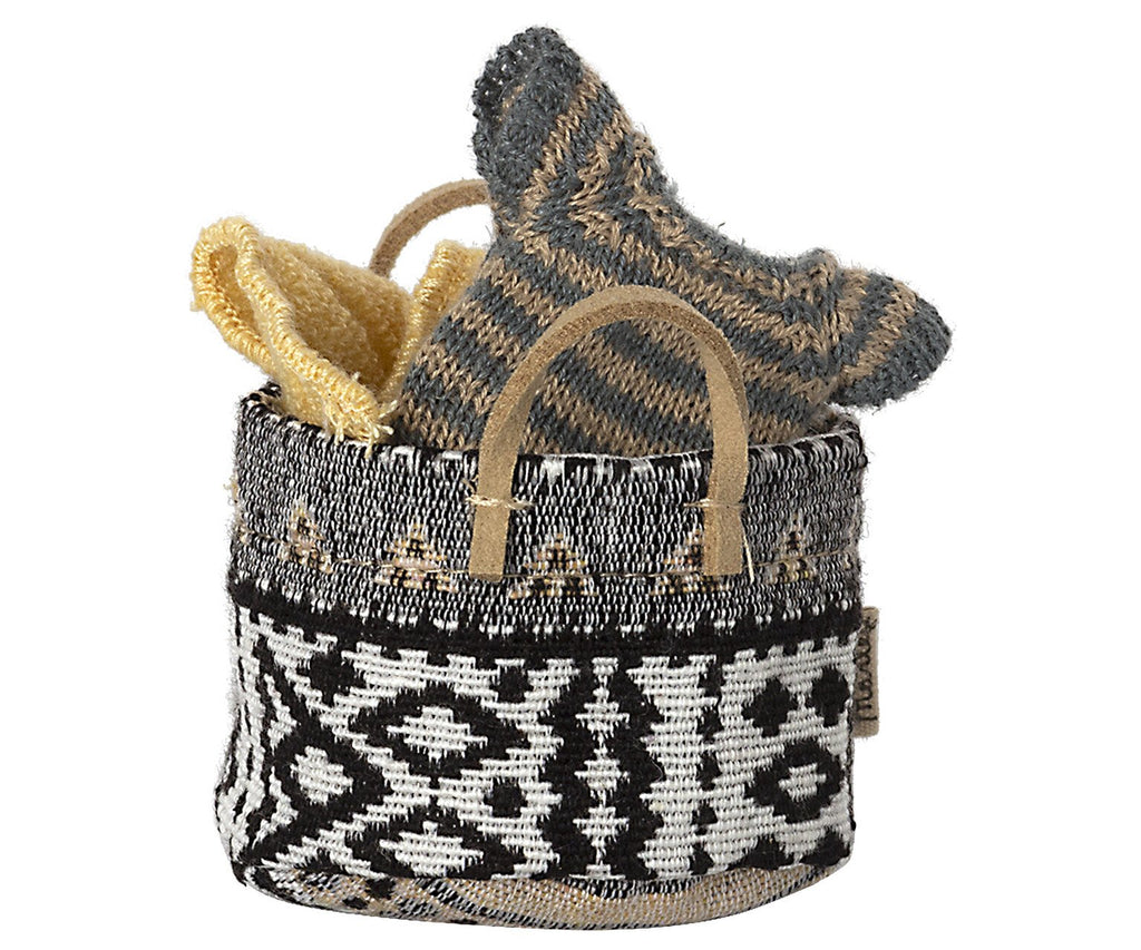 MINIATURE BASKET