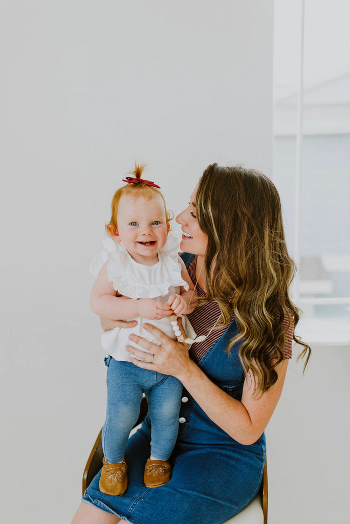THE SIENNA MOONSTONE TEETHING NECKLACE