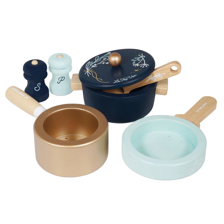 WOODEN POTS AND PANS