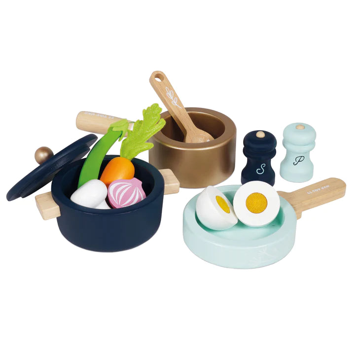 WOODEN POTS AND PANS