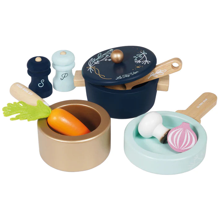 WOODEN POTS AND PANS