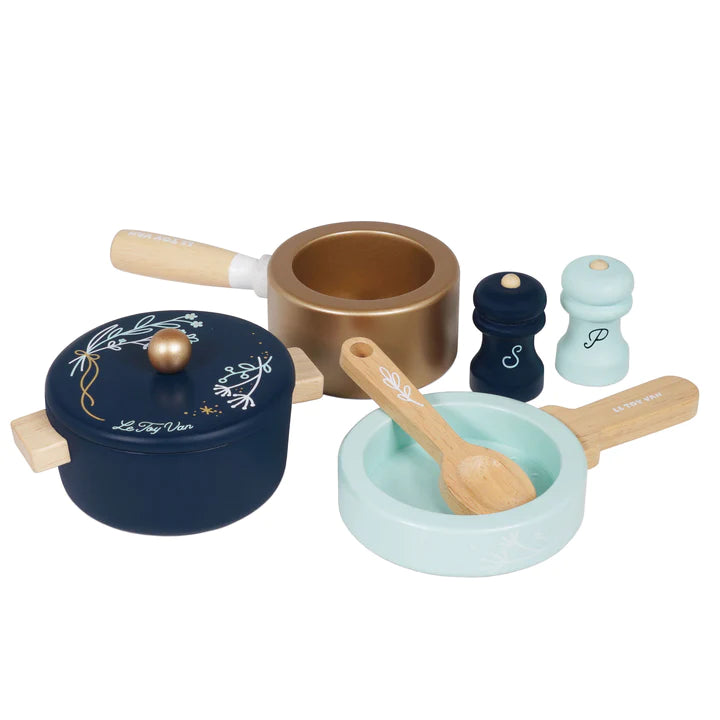 WOODEN POTS AND PANS