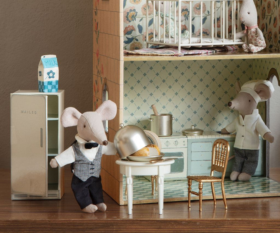 WAITER MOUSE
