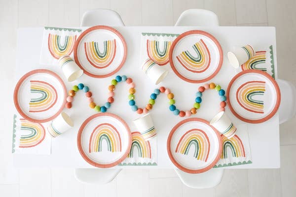 LITTLE RAINBOW - PARTY IN A BOX