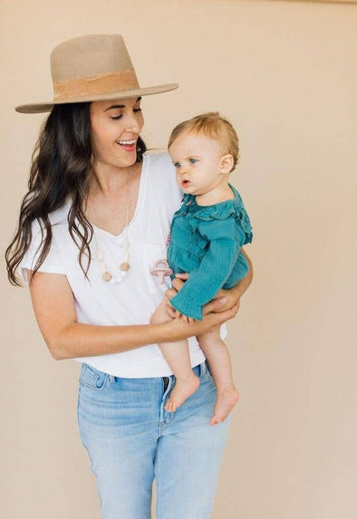 THE SIENNA MOONSTONE TEETHING NECKLACE