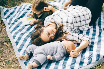 NAVY GINGHAM OUTDOOR BLANKET